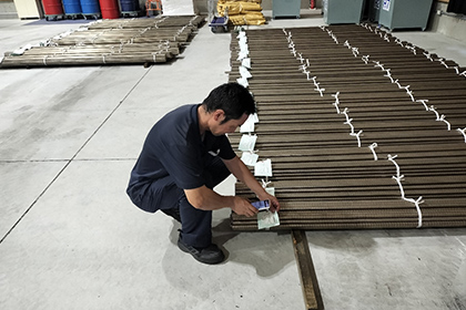 素材1つ1つの現品票をもとに入出庫報告を実施