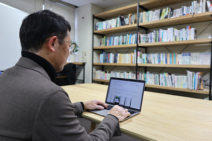 教授自らアプリの機能追加や改修を実施